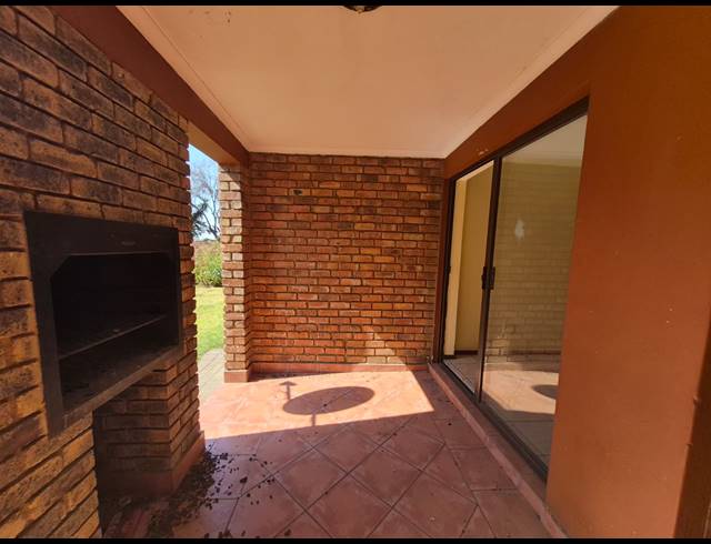 3 BEDROOM TOWNHOUSE FOR SALE IN EDLEEN